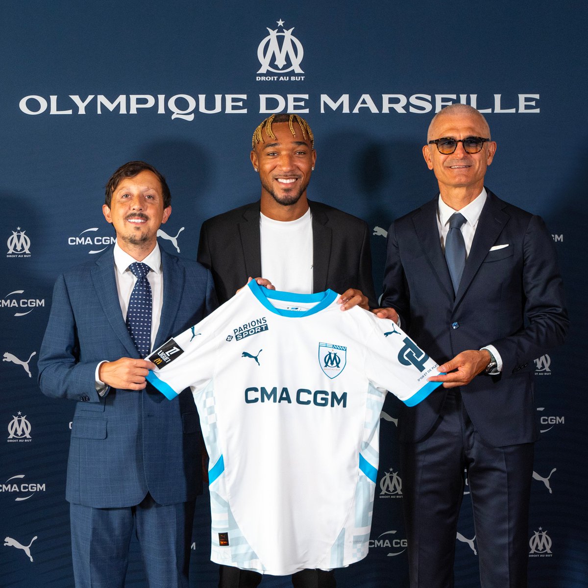 OM_Officiel's tweet photo. Bienvenue à Marseille 𝑫𝒆𝒓𝒆𝒌 ✍️ 🔵⚪️ https://t.co/rPiMrkRCcg