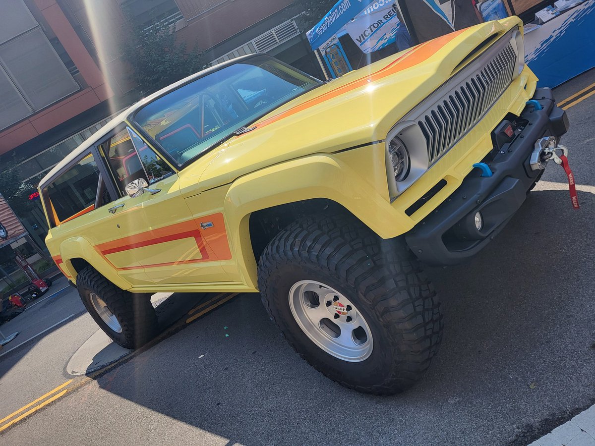 IAmAlkoto's tweet photo. MORE JEEP FEST! 
So many 🔥🔥🔥 Jeeps. So fun! #tjf2024 #toledojeepfest #jeeplife #jeepgirl #itsajeepthing 
✌️❤️ 0llll0 https://t.co/Crm4uVHf6x
