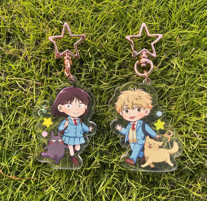 《CWT新品》 ˗ˋˏ 躍動青春壓克力吊飾 ˎˊ˗ 𝗔𝗰𝗿𝘆𝗹𝗶𝗰 𝗞𝗲𝘆𝗰𝗵𝗮𝗶𝗻 ❶岩倉美津未+夢中貓貓 ❷志摩聰介+聰之介狗勾 6x6cm|雙面|玫瑰金 星型扣環 ꗯ̤̮CWT-67首販 ꗯ̤̮表面的氣泡為保護膜,可自行撕掉 ꗯ̤̮背面有上透明墨水保護 #躍動青春 #cwt67 #skipandloafer #スキップとローファー