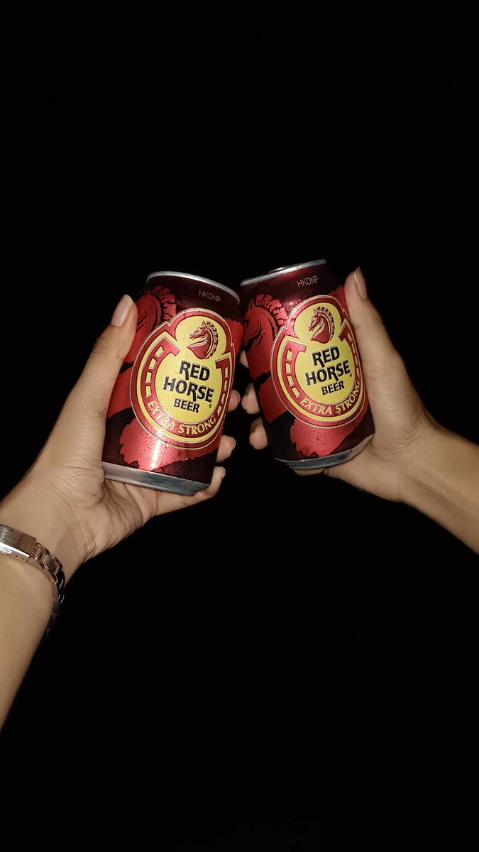 AnnVia3's tweet photo. Cheers to the pain we choose to hide 🍻 https://t.co/bHbRjhrK6Q