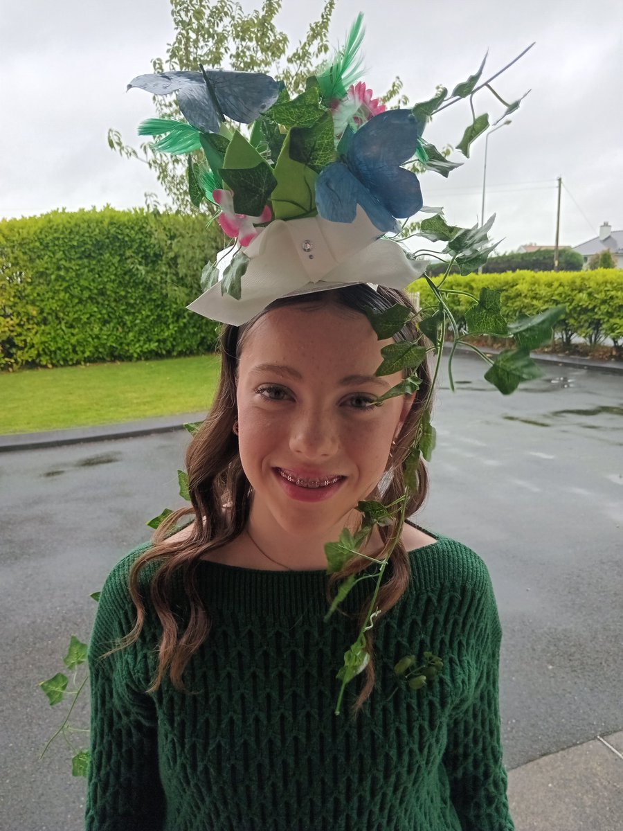 reginacasey13's tweet photo. All set for Mad Hatters Day! @galwayraces @Irelandwest https://t.co/flYYJagwZf