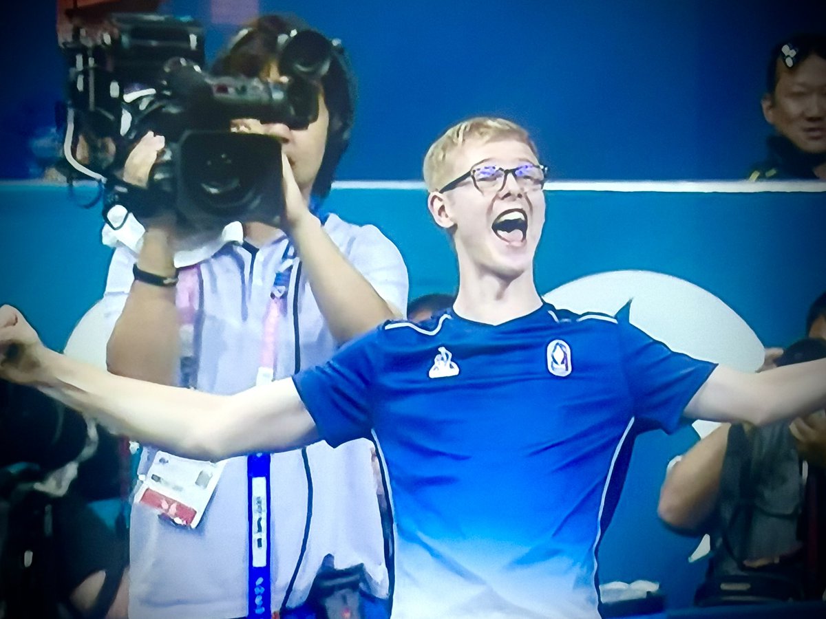 GROUPENICOLLIN's tweet photo. Médaille 🥉 C’est tellement fou, historique. Bravoooooooooooo @felixlebrun34 magnifique match https://t.co/xf2zflpEDb
