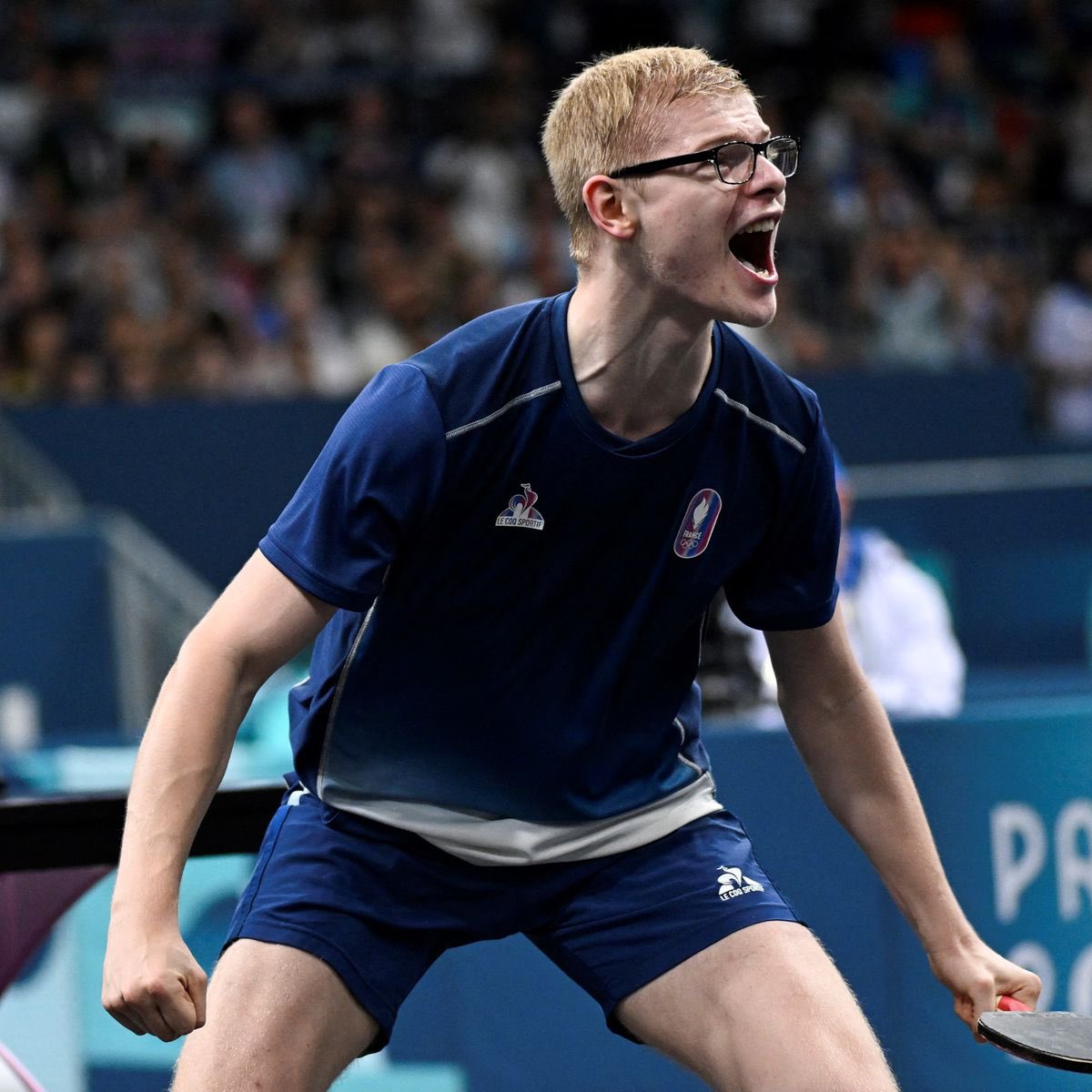 - Première médaille olympique pour le tennis de table français depuis 32 ans 
- Se remobilise après la déception de la demi 
- Venge son frère en mettant une gifle 4-0 

T’ES UN BONHOMME FÉFÉ