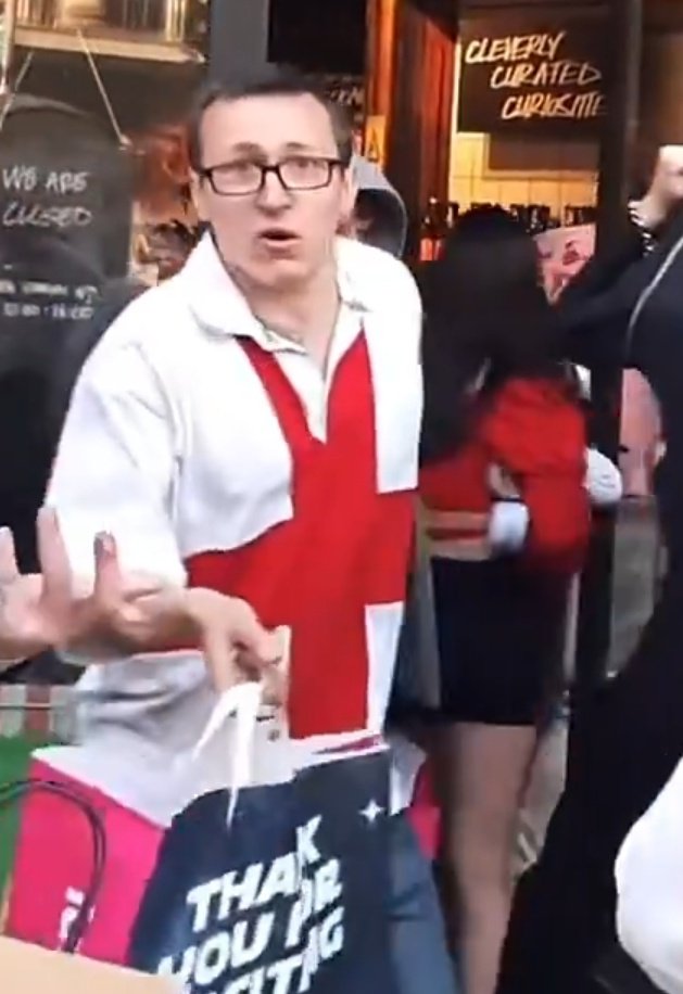 Nullen80's tweet image. This guy looting Lush looks very familiar.