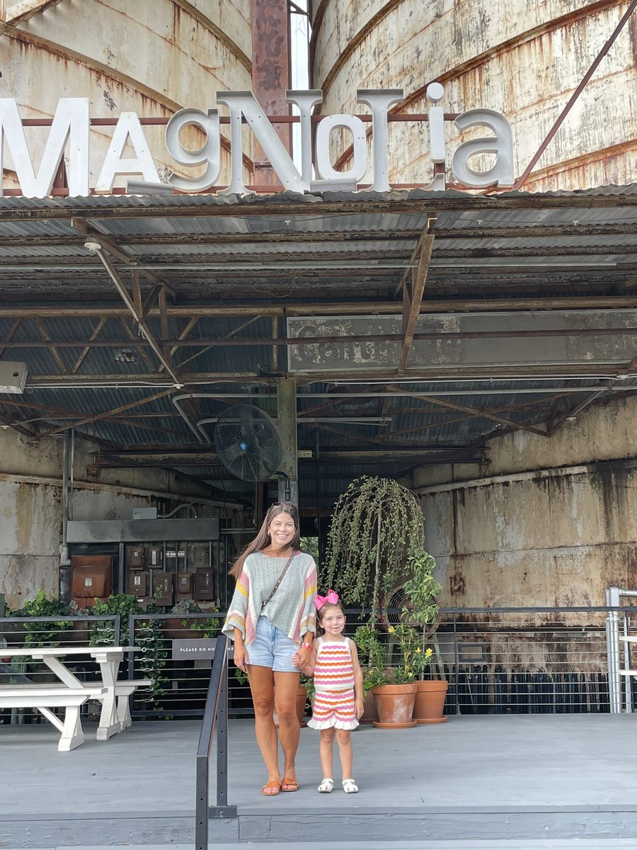 HeatherStepans2's tweet photo. @chipgaines Texas teacher here, just visited your silos- so cool.

https://t.co/VJSgzhszva https://t.co/kxIu71lw4G