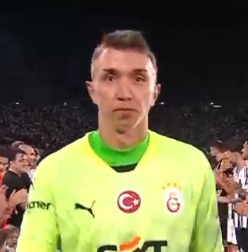 Nuribey90's tweet photo. Eee ne oldu a kodum, 17 yaşındaki çocuklar sahadan çekilince sahada çılgınlar gibi seviniyordun. Şimdi sg Büyükekşi babana dua et https://t.co/gj9ioqgcws