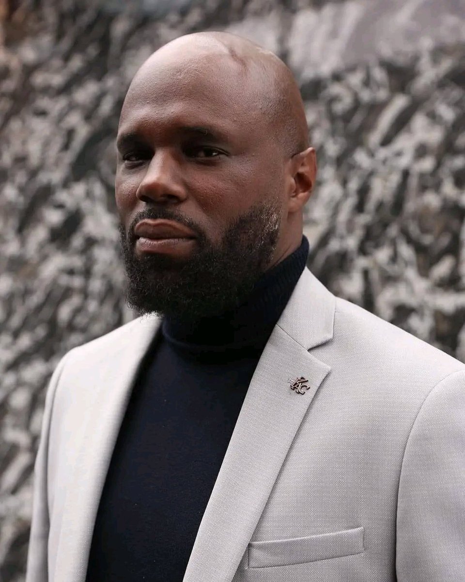 emmanutapsoba's tweet photo. Déchu de sa nationalité française #KemiSéba obtient un passeport diplomatique nigérien

 Les autorités nigériennes ont octroyé un passeport diplomatique à l'activiste panafricain Stellio Gilles Robert Capo Chichi alias  Kemi Séba après sa perte de la nationalité française. https://t.co/zLTcufyT4t
