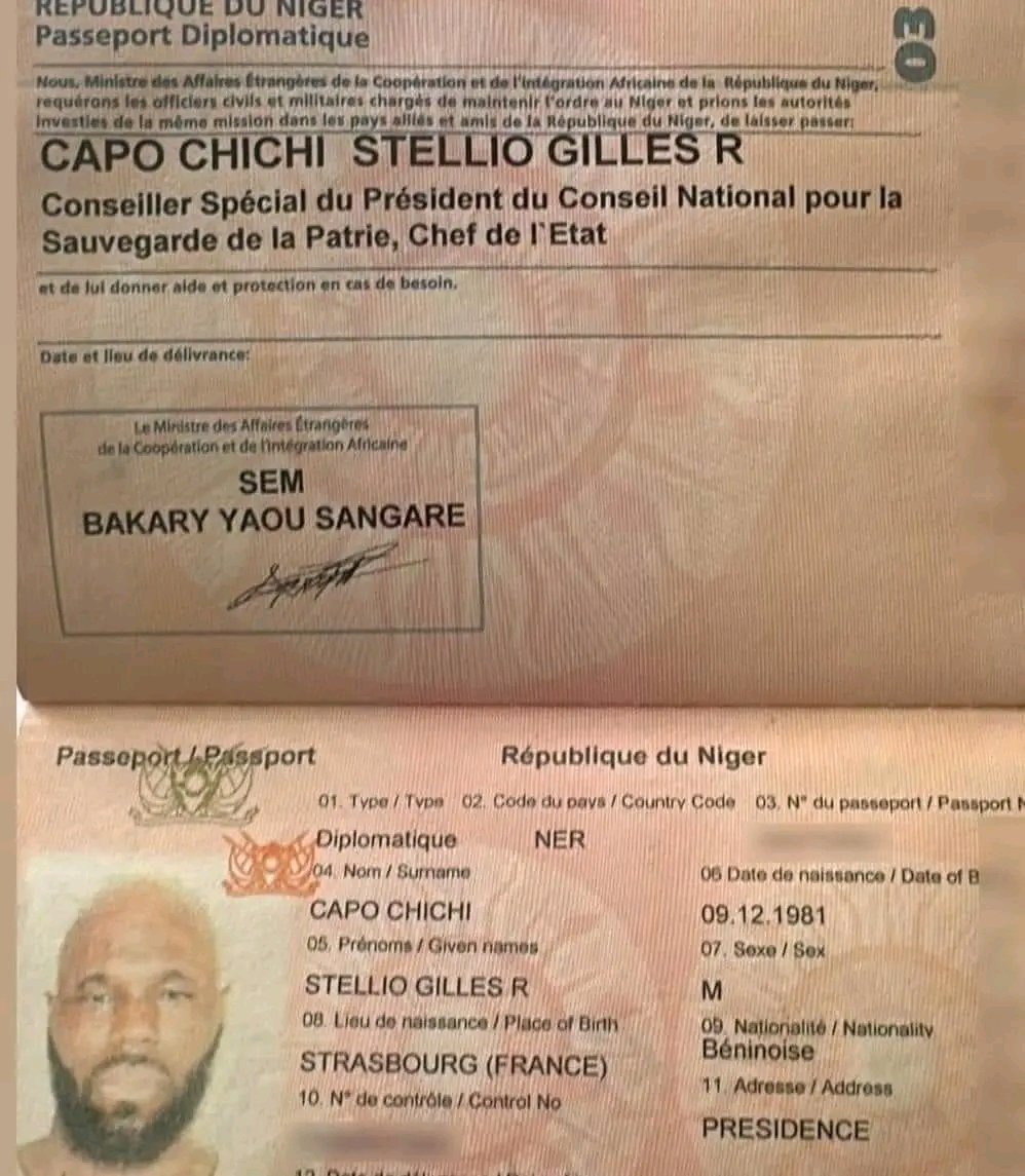 emmanutapsoba's tweet photo. Déchu de sa nationalité française #KemiSéba obtient un passeport diplomatique nigérien

 Les autorités nigériennes ont octroyé un passeport diplomatique à l'activiste panafricain Stellio Gilles Robert Capo Chichi alias  Kemi Séba après sa perte de la nationalité française. https://t.co/zLTcufyT4t