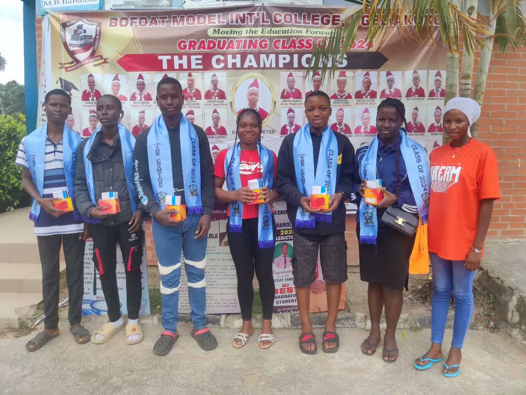 Last week, some members of the Class of 2024 (The Champions) ably led by the Head Boy, Daramola Peter and the Head Girl, Awe Eniola donated Six Modern Automatic Electricity Alarm and Timers to the School on behalf of their set.

#bofoat  #GivingBack  #Classof2024