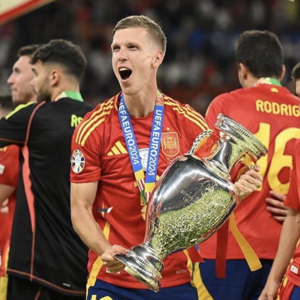 FabrizioRomano's tweet photo. 🎧 ‘Here we go podcast’ new episode.

◉ Olmo’s agents set for talks with Leipzig for Barça move.

◉ De Ligt, only Man United since June.

◉ Anthony Gordon still appreciated by Liverpool.

◉ Juve to bid again for Todibo &amp; Koopmeiners.

↪️ @MenInBlazers: https://t.co/S5bBs3PogO https://t.co/payBHkoKjK