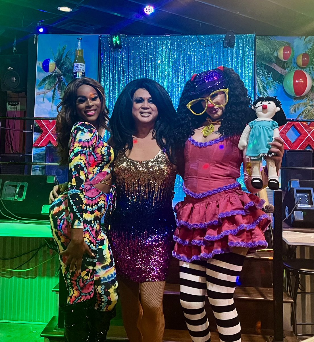 thedevinaross's tweet photo. The cast of The Robin Banks Show this past Friday! I’Yanna Jay Andrews, me and Madame Payne! https://t.co/FAZ3hXEbes