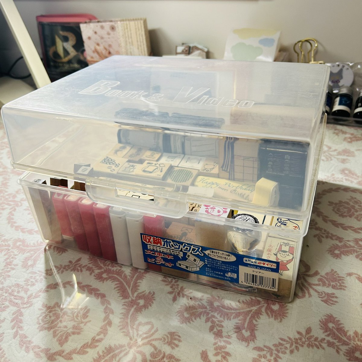 YukoMyzk's tweet image. こんばんは🌙
今日は牛挽肉が安かったから
4回分のハンバーグを作って冷凍
あときゅうりの漬物とか
そして、先日から増えたハンコ収納の見直し🫥そしてクリアスタンプは
どうしようか🙄
明日また考えましょっ

#昔のビデオテープ入れに
#福わけはんこ #カフェはんこ好き
#文具女子博