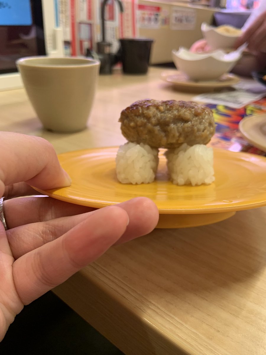 nuibuonuibuo's tweet photo. 生まれて初めて見るから知らなかったんだよハンバーグ握りがストーンヘンジだったなんて https://t.co/03fcAEgOpQ
