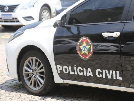 PCERJ's tweet photo. #56DP prende envolvidos em tentativa de latrocínio contra idosa em Nova Iguaçu.
Saiba mais na matéria 👉 https://t.co/hVKSrvVTMq https://t.co/WTzFwkXA9e