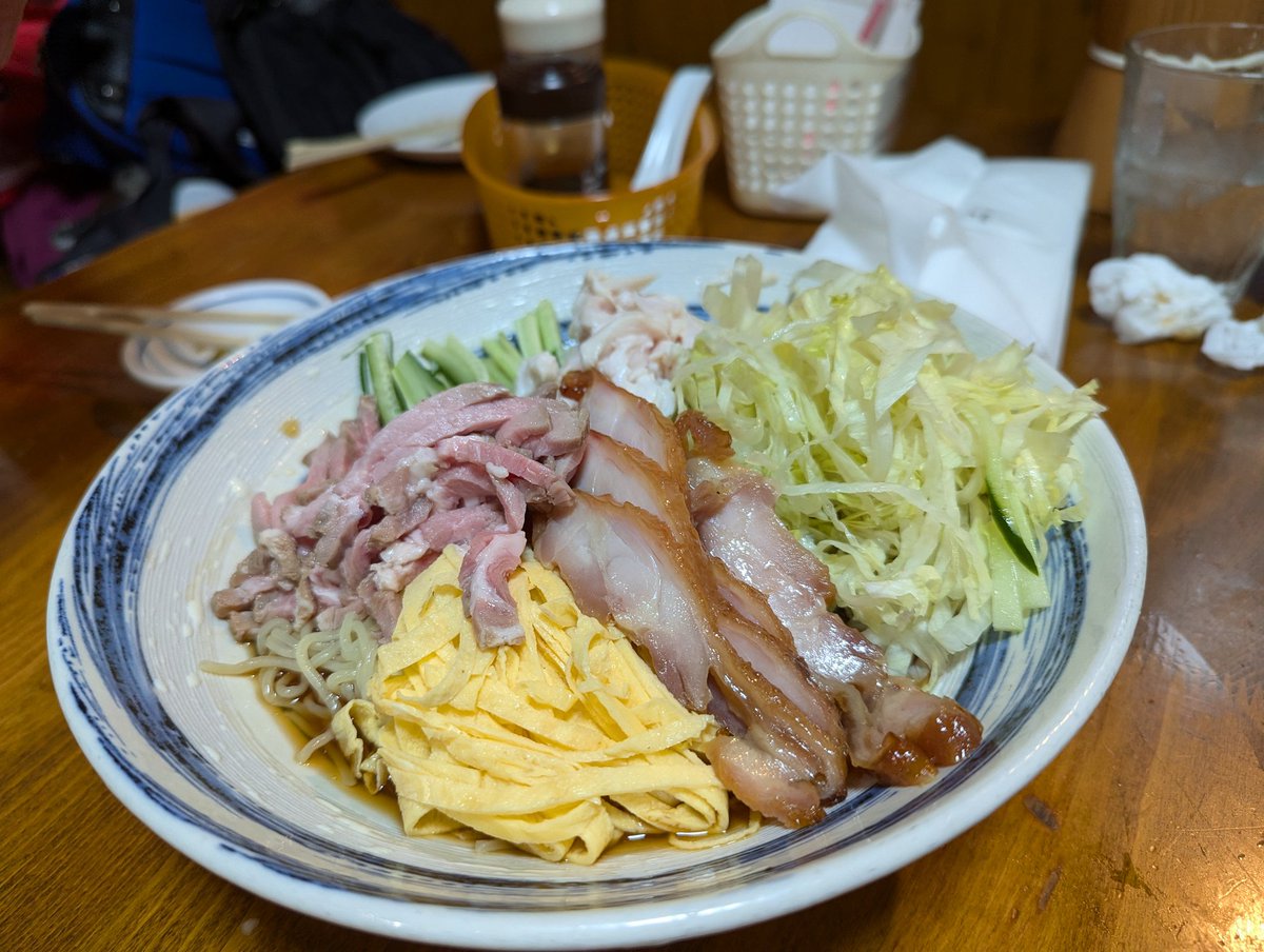 yuya_konishi's tweet photo. ウマスギール😋
虎一番貸し切って飲み会しました🍜
超大物ラーメン関係者も来客されました!
#虎一番 https://t.co/wJzSrwhLgG