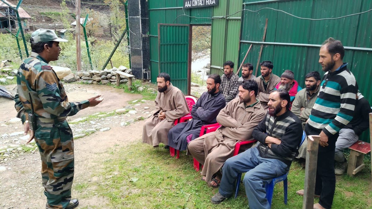 WularBattalion's tweet photo. With the aim to promulgate awareness about the prevailing lifestyle diseases amongst the locals and to maintain healthy relationship, Mantrigam Army Camp of WULAR BATTALION organised Lecture on Hygiene and Sanitation. https://t.co/5PWsbFvPCt
