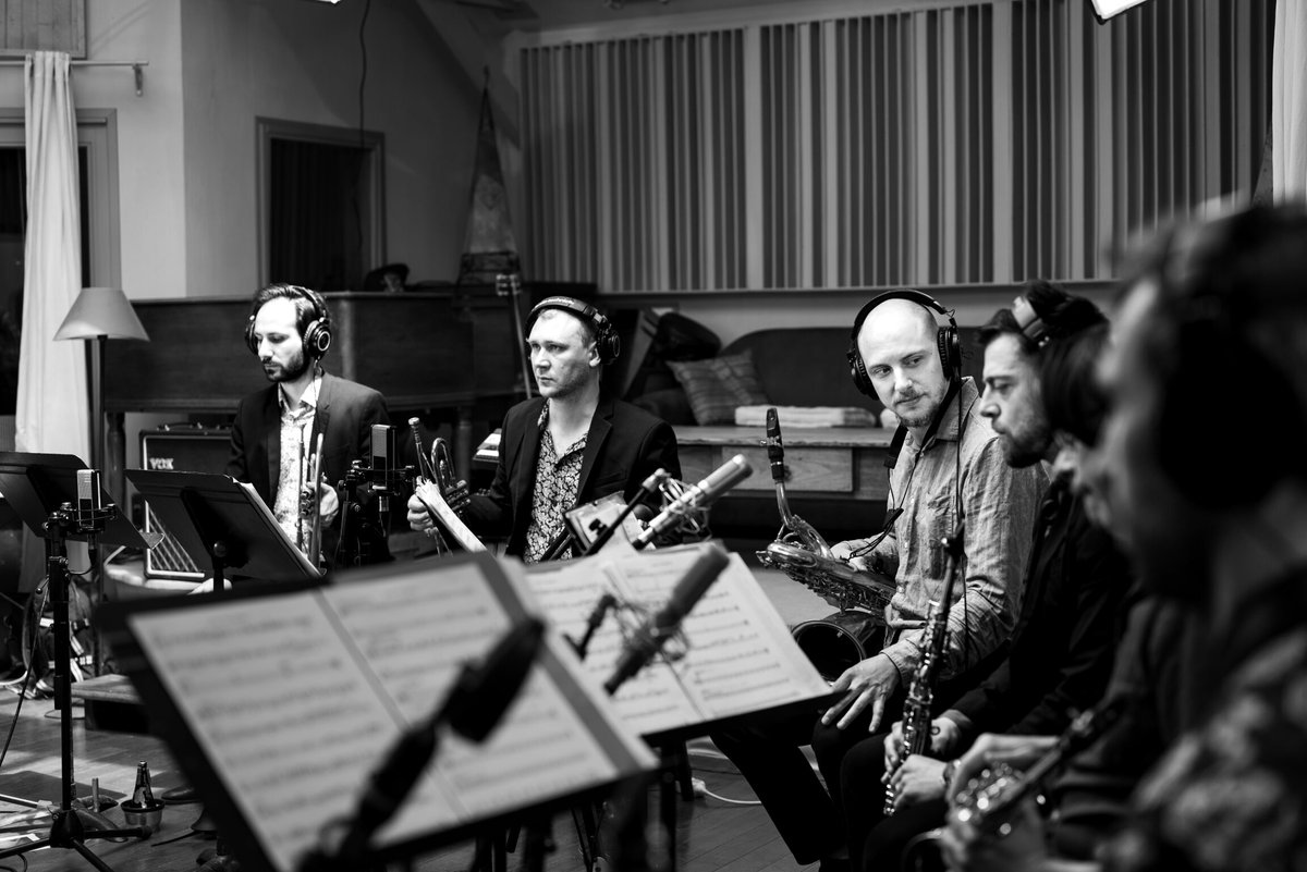 L2opard's tweet photo. Concentration du pupitre de soufflants lors de l'enregistrement de l'album
 "Piano extended".
Précommandez sur Helloasso ici: https://t.co/oSRlK8Pvzm 🤠🚀

 #pianoextended #jazz #enregistrement #trumpet #sax #studio #musicphotography https://t.co/Ns5mILzgNR