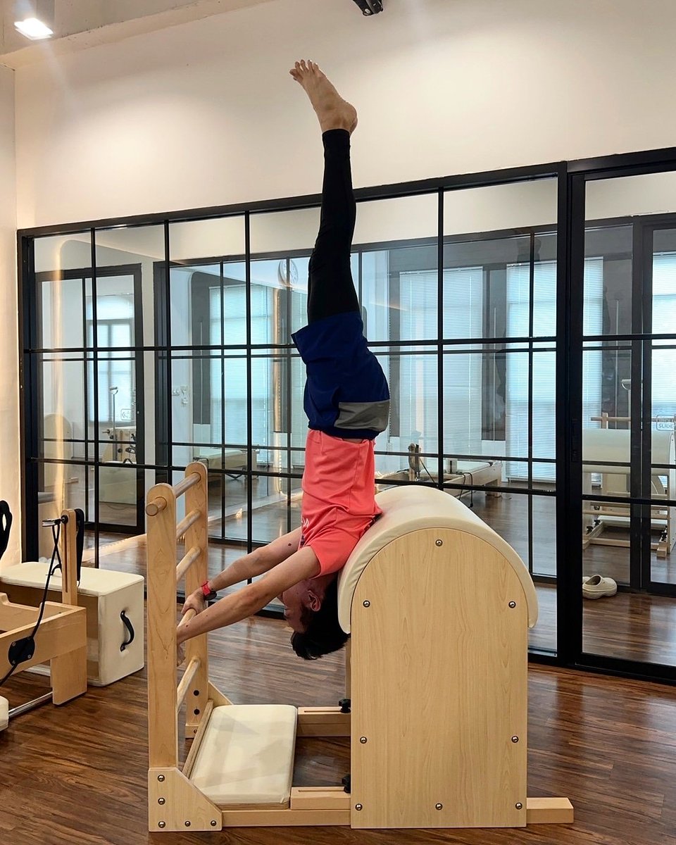 SaveChicK's tweet photo. Streching!!! 🤸‍♂️💕
#pilates https://t.co/RUJuojRUqH