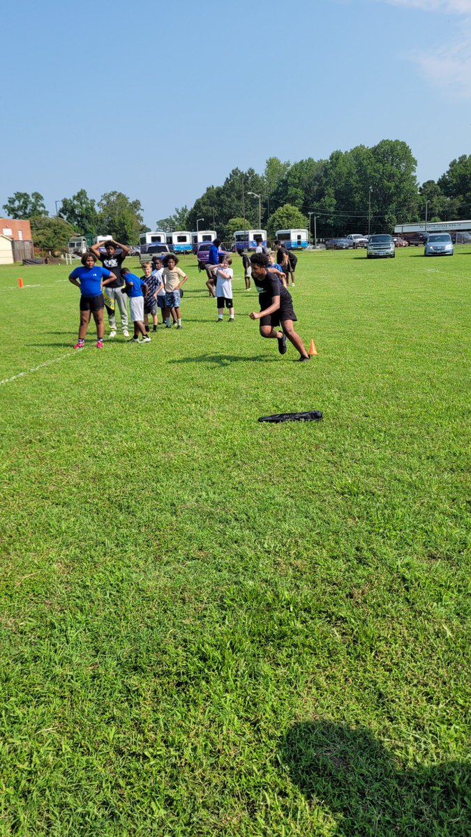 chowanfootball's tweet photo. Last week Chowan players and coaches spent some time in Franklin, Virginia for a youth football camp. Thank you to the Franklin Mustangs and Franklin community for having us out to work with these young stars! 
🧱by🧱 https://t.co/Eg1M1JkQRN