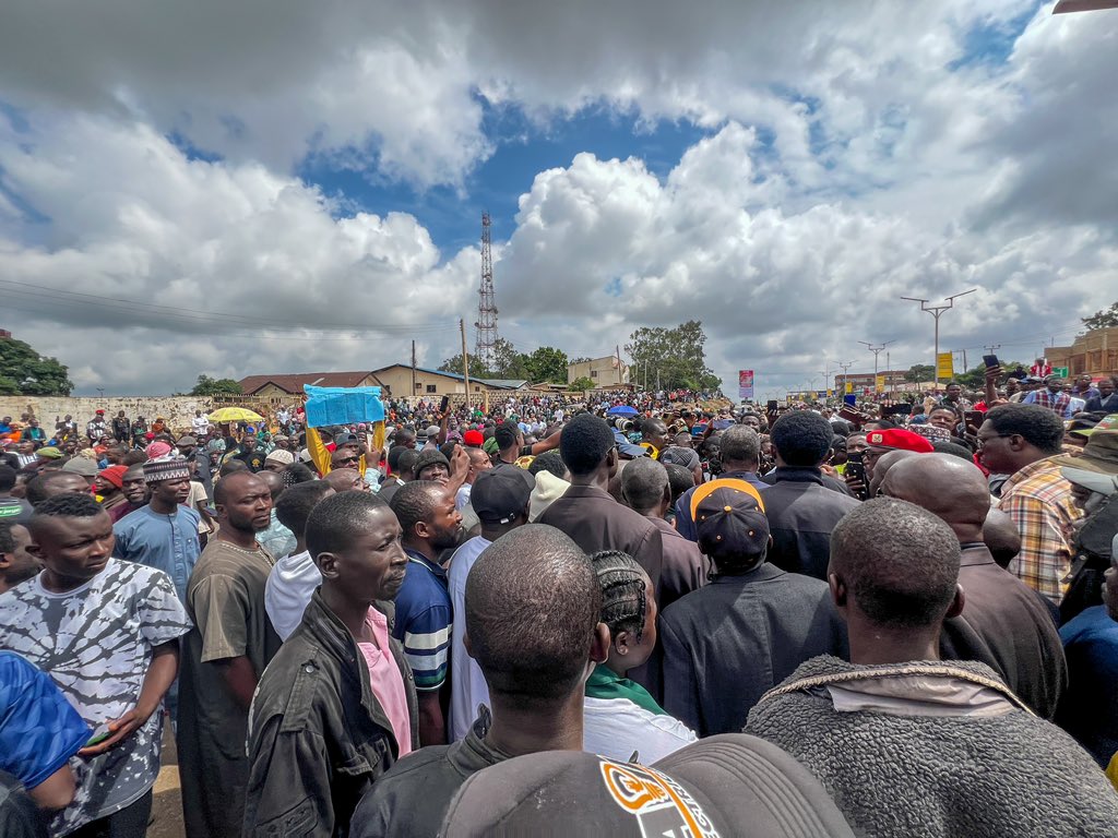 People like Prophet Isa El-Buba is rare. He took church to the street and the muslim came out in mass to protect the christian brethren
#EndBadGovernanceInNigeria

📸 <a href="/isaelbuba/">Prophet Isa El-Buba</a>