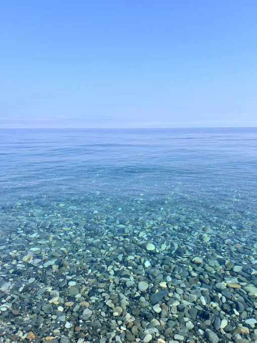 二〜ガタの海は透明度が高くて綺麗 おでんみたいな石も見つけた