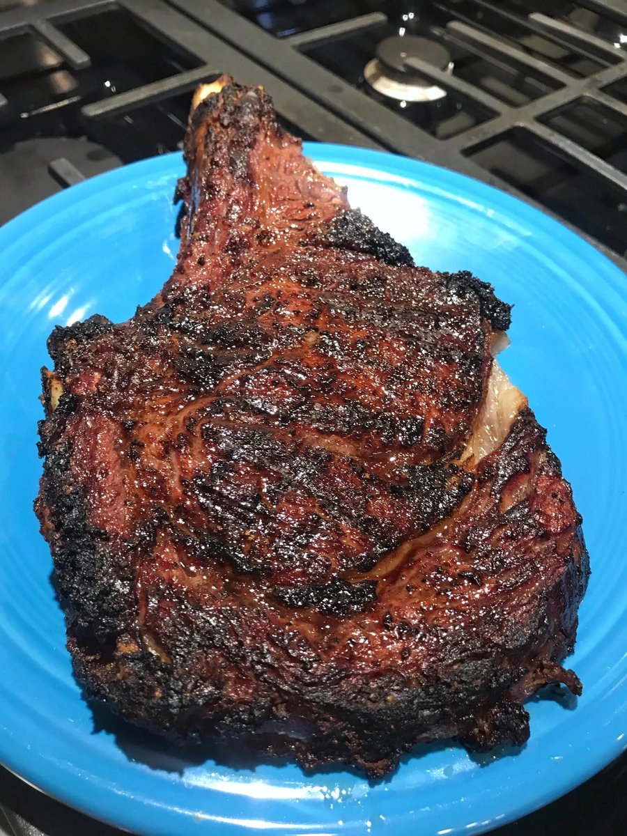 TWO POUND steak 😮 

Could you eat the entire thing?

📸 @reddit | #BBQ