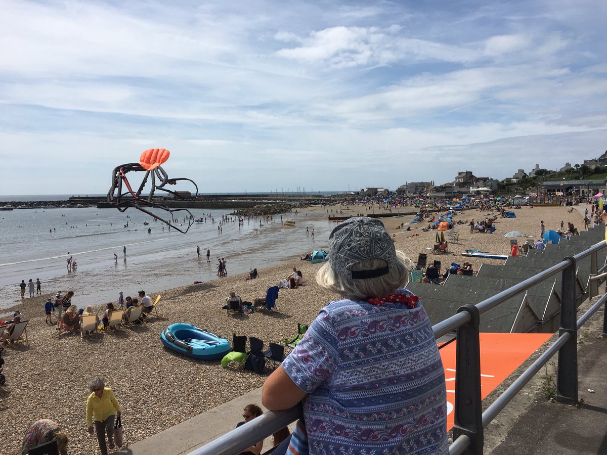 PLaughey's tweet photo. Lyme Regis in the sun, great way to spend the day https://t.co/qKp6msgOE4