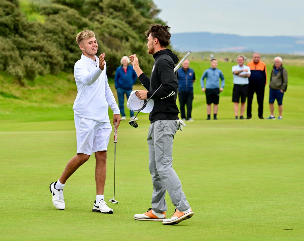 ⛳️We're halfway through the English Amateur Final...

Harley Smith has been in devastating form as he sits 6-up on Will Tate, including a hole-out eagle from 90 yards on the 9th! 

Katie Stephens is edging Shivani Karthikeyan by 1 hole as we get set for the afternoon's action!