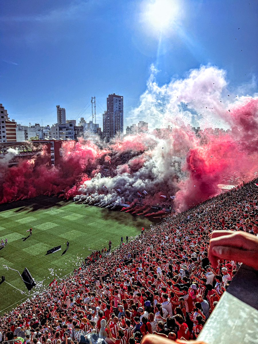 No tuve el placer de nacer de Estudiantes. Sólo tuve el privilegio y el honor de elegirlo. 

Estudiantes es sentido de pertenencia. Estudiantes es familia.