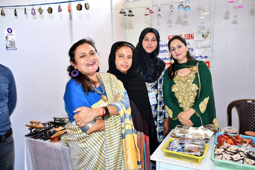 JK_NRLM's tweet photo. Dr. Rashmi Singh,IAS, Commissioner Secretary H&amp;P, graced SARAS 3.0 with her presence, inspiring SHG women nationwide with her heartfelt encouragement.She remarked that through these events, valuable cultural exchange &amp;meaningful sharing of business ideas,help women learn&amp; excel. https://t.co/Eds4Sbh1hW