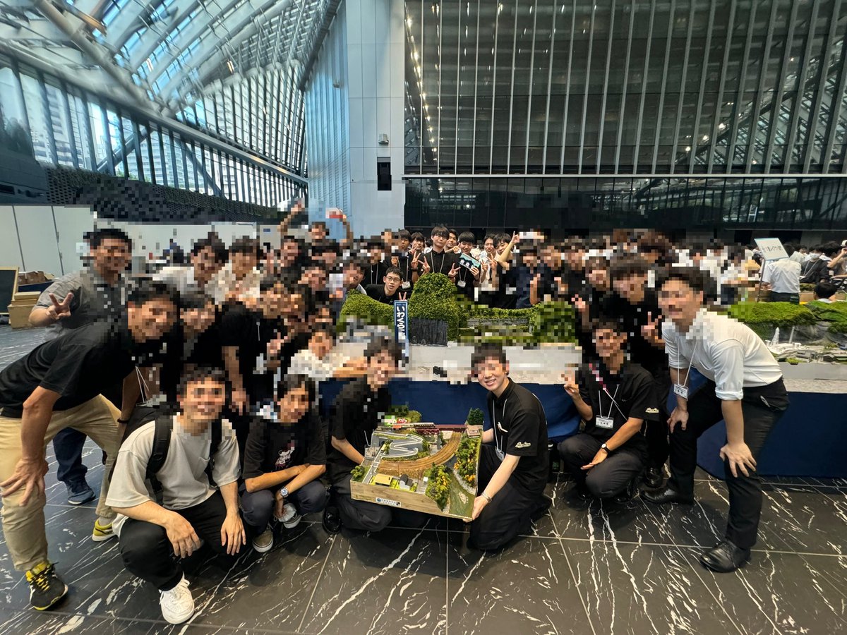ihs_models's tweet photo. 会場での搬出作業に卒業生もお手伝いいただきましたが、卒業後でも自然と体が動く『模型部あるある』に一同大爆笑😆
明後日からは夏合宿へ!今年は3年生も多数参加し、その先はJAMや鉄道イベントも!完全引退まではちょい先に…
夏合宿レポートもお楽しみに!
#鉄道模型コンテスト2024 #te2con https://t.co/hzqDn8TYi5