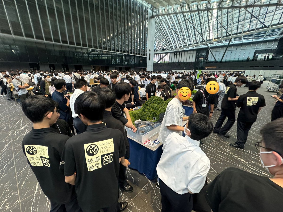ihs_models's tweet photo. 会場での搬出作業に卒業生もお手伝いいただきましたが、卒業後でも自然と体が動く『模型部あるある』に一同大爆笑😆
明後日からは夏合宿へ!今年は3年生も多数参加し、その先はJAMや鉄道イベントも!完全引退まではちょい先に…
夏合宿レポートもお楽しみに!
#鉄道模型コンテスト2024 #te2con https://t.co/hzqDn8TYi5