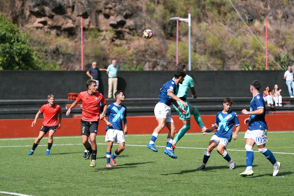 CDMensajero's tweet photo. 🛠 Tras el primer test de #PretemporadaCDM, la plantilla goza de su jornada de descanso.

@uldhrued 📷

#AficiónInMensa https://t.co/664uoUbGU7