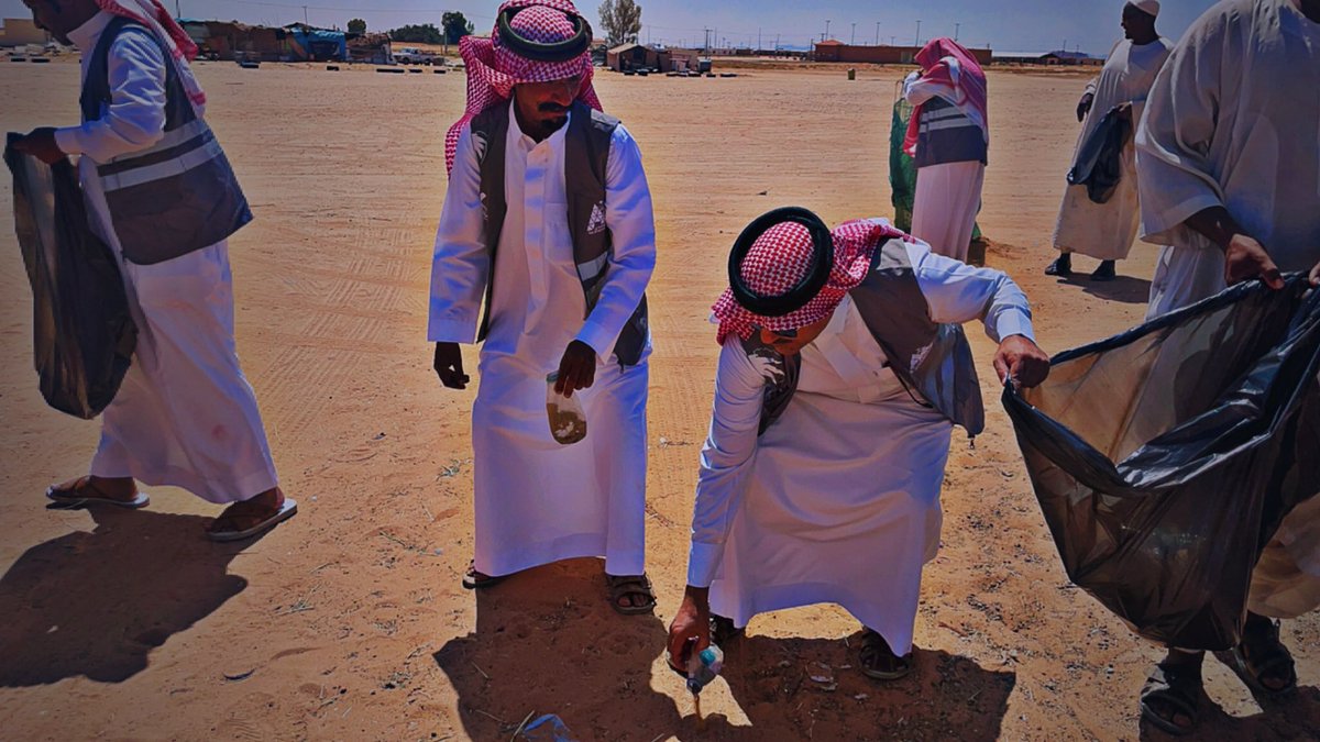 BALADiA_SHAMLY's tweet photo. 🔹 #مبادرة ||

تفعيلاً للشـراكـة المجتمعية نفذت بلدية محافظة الشملي بالشراكة مع مركز إمارة بئر الرفدي ورابطة الشـملي البيئية مبادرة تطوعية بعنوان "حملة إزالة الملوثات البلاستيكية" في قرية بئر الرفدي والتي تهدف إلى إزالة التشوهات البصرية والمحافظة على البيئة المحيطة .

 #أمانة_منطقة_حائل 
 #بلدية_محافظة_الشملي