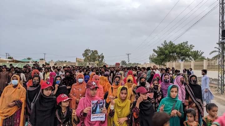 Beebargmengal's tweet image. خاران میں شہدائے بلوچ راجی مُچی،شہید سنگت حمدان بلوچ، شہید اصغر بلوچ اور شہید نصیر بلوچ کو خراج تحسین پیش کیا گیا، ان کی یاد میں شمع روشن کیے گئے۔
@HamidMirPAK
@VeengasJ @NidaKirmani
#GwadarIsUnderSiege
#BalochNationalGathering
