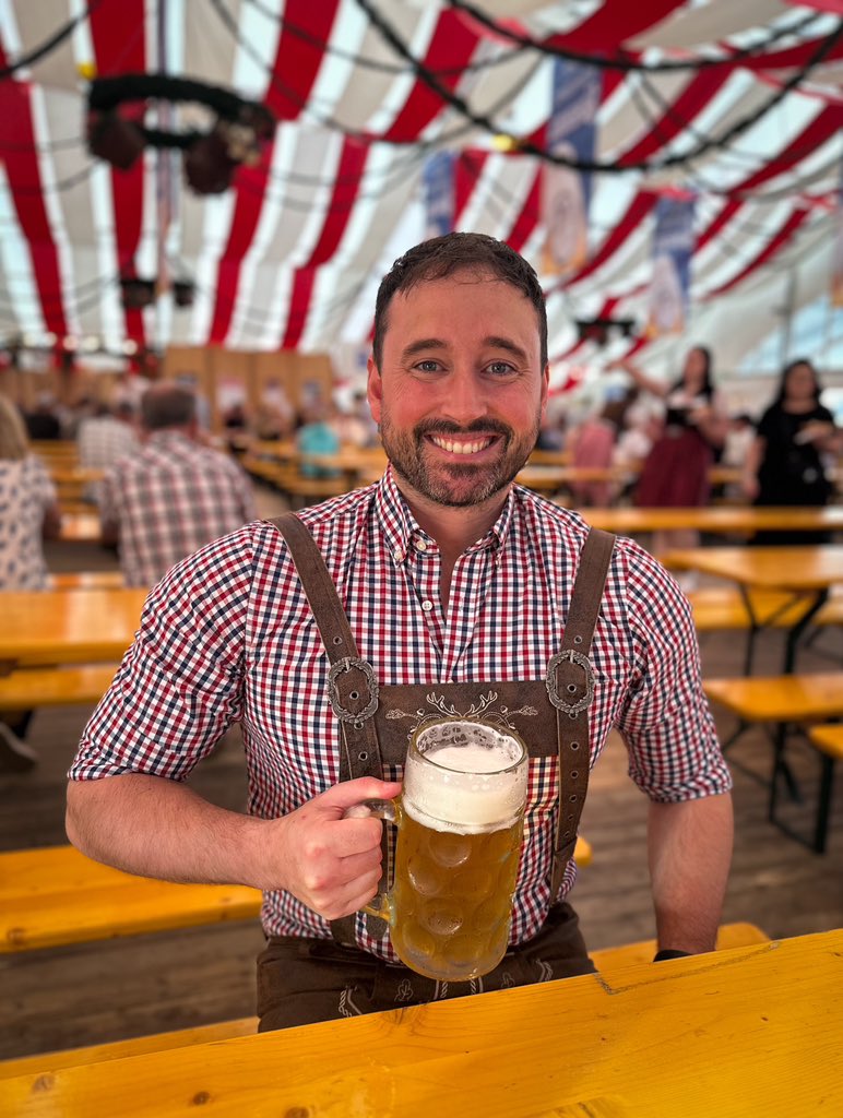 A_Purcell's tweet photo. Prost aus Bayern🍻🇩🇪
#stadthof #hofsaale #hofinbayernganzoben
#volksfestganzoben #hofervolksfest2024 https://t.co/LCUgb5s1Gk