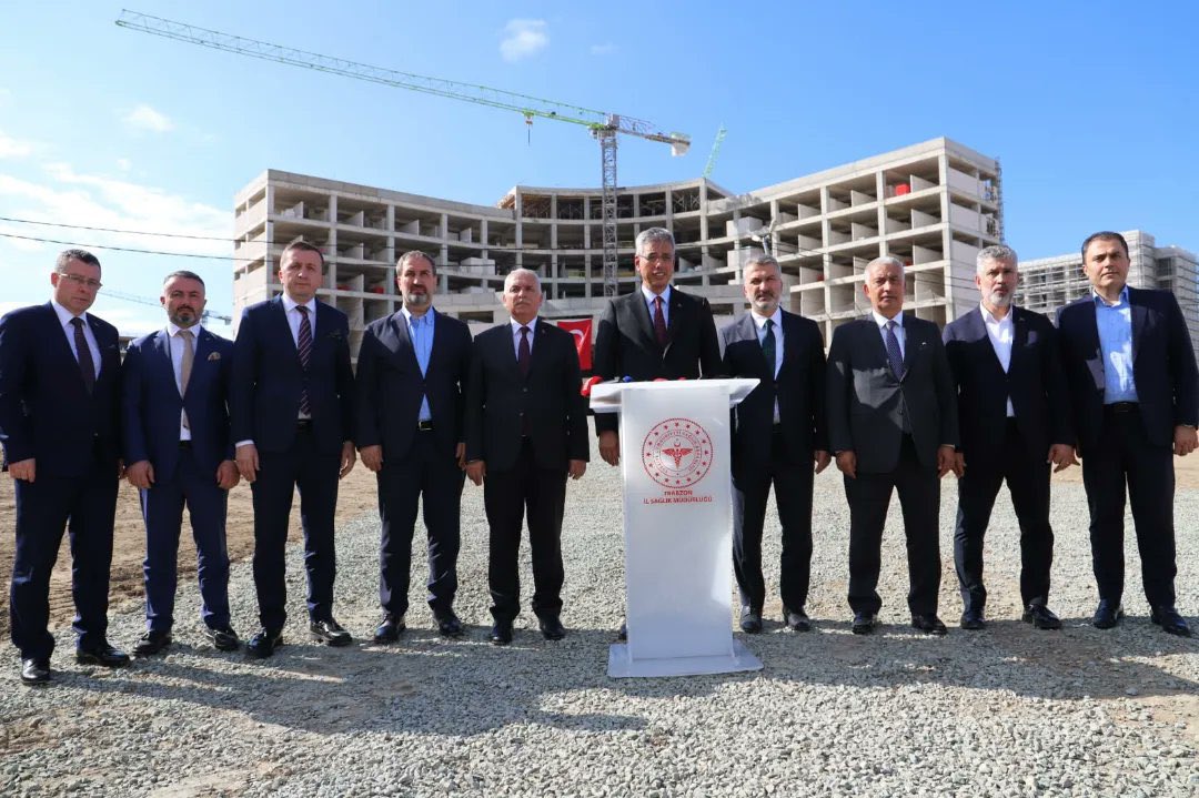 mimar_rizaucan's tweet photo. Sağlık Bakanımız Sayın Prof. Dr. Kemal MEMİŞOĞLU ve beraberindeki heyet ile birlikte Trabzon, Gümüşhane ve Bayburt illerimizi ziyaret ederek sağlık yatırımlarımızı inceleyip, planlanan yatırımlarımıza dair istişare ve değerlendirmelerde bulunduk. https://t.co/sfLD5XrFdJ