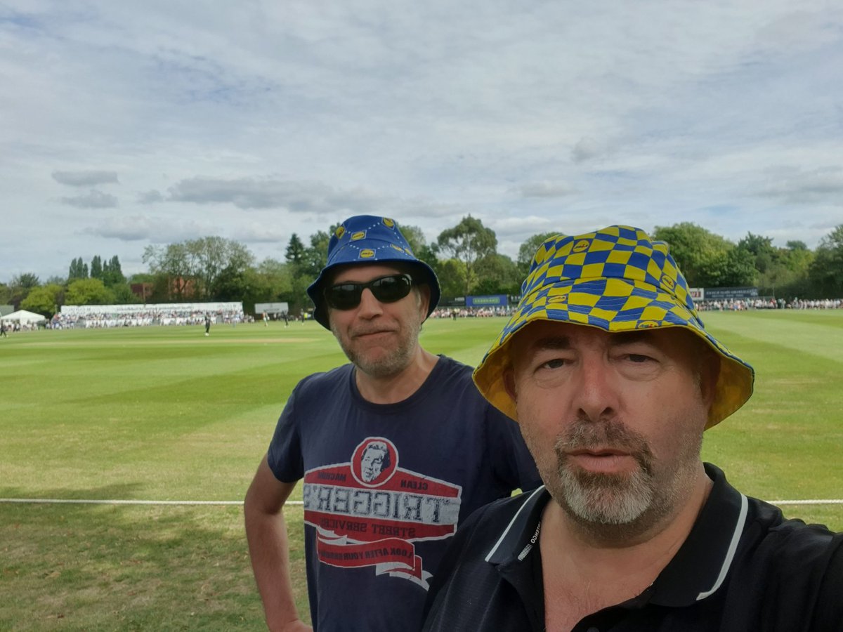 Watching a lidlbit of cricket at Guildford #metrocup <a href="/MetroBankUK/">Metro Bank</a>
#metrobank <a href="/surreycricket/">Surrey Cricket</a> <a href="/LidlGB/">@LidlGB</a> #lidlmiddle #Surrey <a href="/NottsCricket/">Notts Cricket</a>