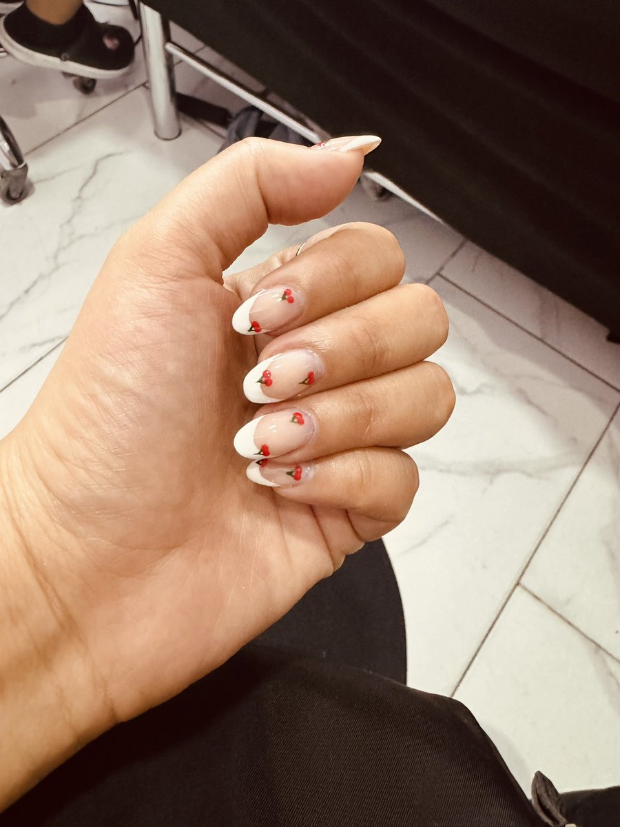 ylorena_'s tweet photo. Cherry nails 🍒 https://t.co/GpZ5fqCCvD