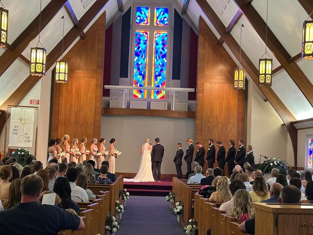 pcusabingewatch's tweet photo. First Presbyterian #Luverne #Minnesota sanctuary during summer 2023 wedding. 
#sanctuarySunday 
#Presbyterian #pcusa #weddings #ceilingSunday #ceilingsonSunday https://t.co/5DG1X3q28v
