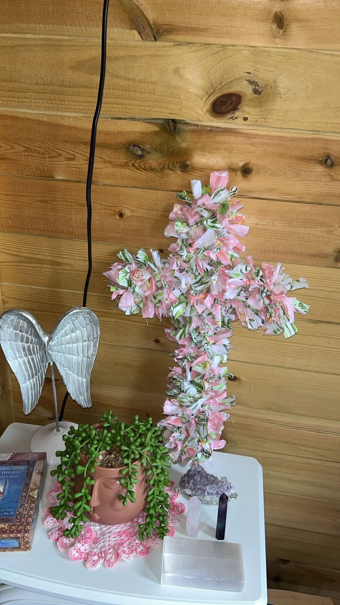 k17_you's tweet image. Occasionally, when I get “me time” i sit and make wreaths. Here’s one I’ve just finished over last two day. 

😌💕🌼🌱🦩🍃 

#SeekTheKingdomOfGodAboveAllElse 
#MatthewSixThirtyThree 
#BeliefWreath 
#JesusIsKing