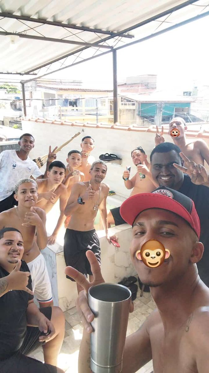 Domingo de paz , só os cria.🇯🇲