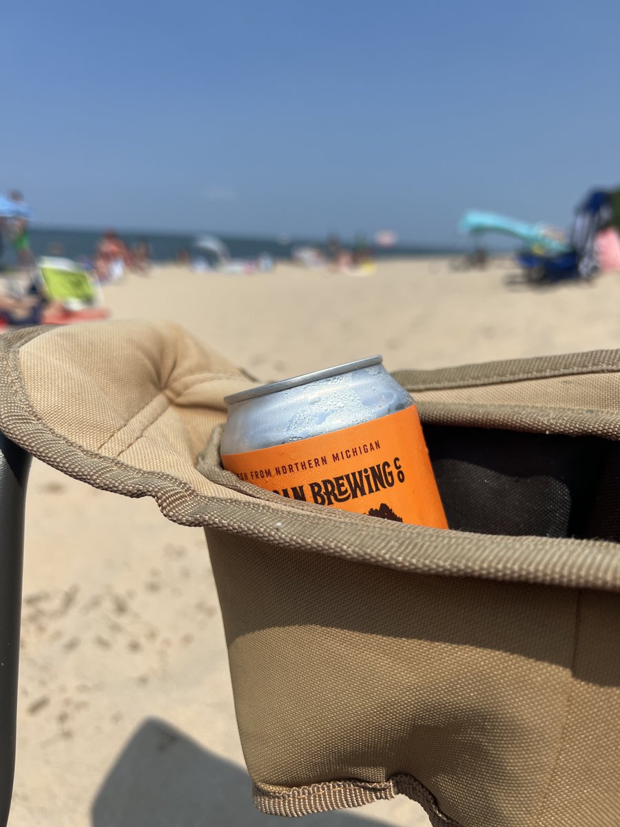 CheboyganBrew's tweet image. Beach Day over at Saugatuck Dunes ☀️😎🍻

#michiganmade #michigansummer #michiganbeer #craftbeer #beachday