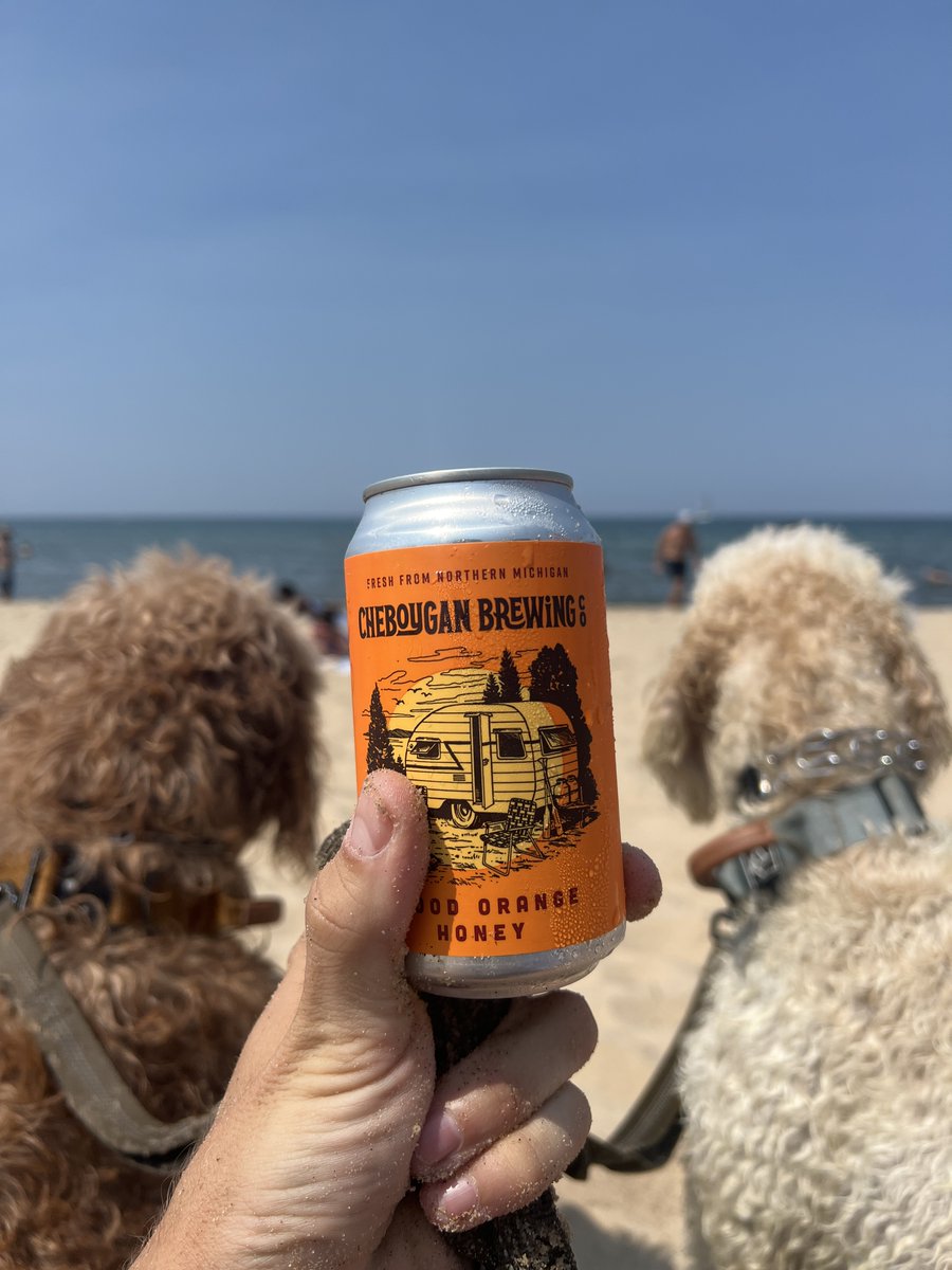 CheboyganBrew's tweet image. Beach Day over at Saugatuck Dunes ☀️😎🍻

#michiganmade #michigansummer #michiganbeer #craftbeer #beachday