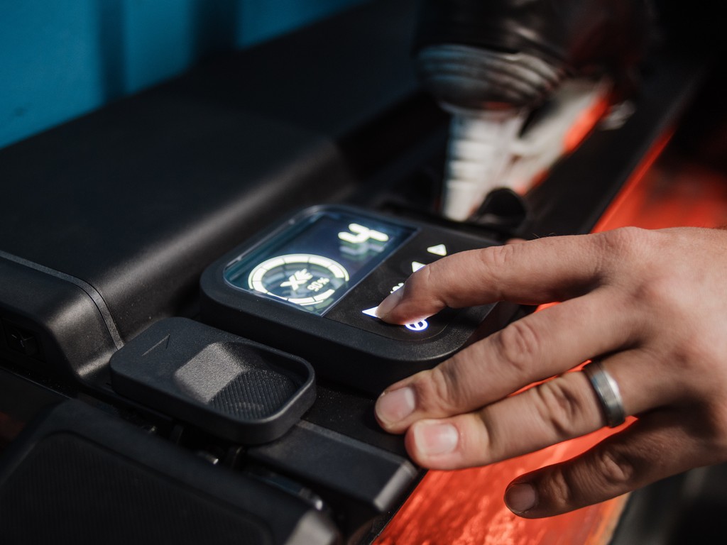 Sparxhockey's tweet image. One press away from perfect edges. 
#OwnYourEdge