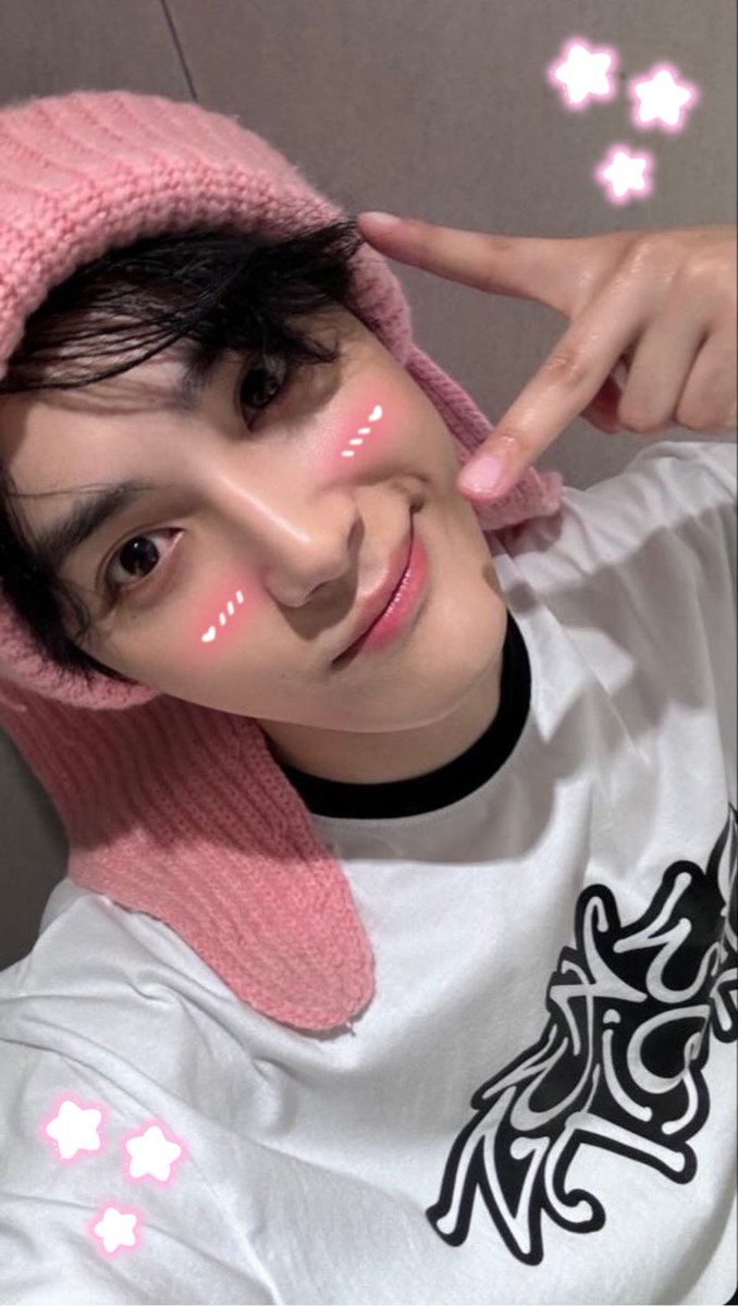 borderlinechill's tweet photo. so let's dance dance dance 🩷🐰

#TheBSelcaDay #DeobiSelcaDay #TBSD #TheBshotᵕ̈ #JUHAKNYEON  #주학년 #THEBOYZ
@IST_THEBOYZ @WE_THE_BOYZ https://t.co/iMDxC3kr2i