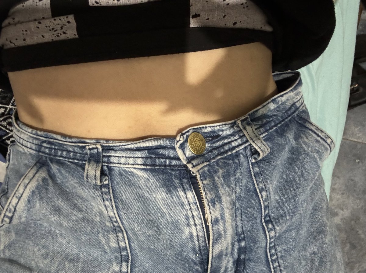 delicalss's tweet photo. 4/8
estas fotos son de hoy, hay diferencia? 
(es el mismo pantalones) #edtwtㅤ https://t.co/C0Mc5t52cA