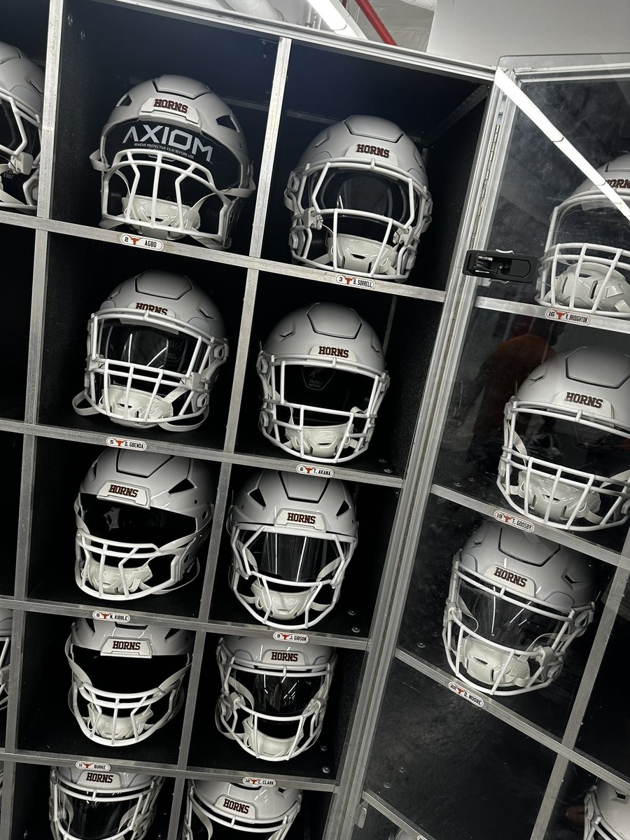Game helmet build day here on the 40! 🤘
