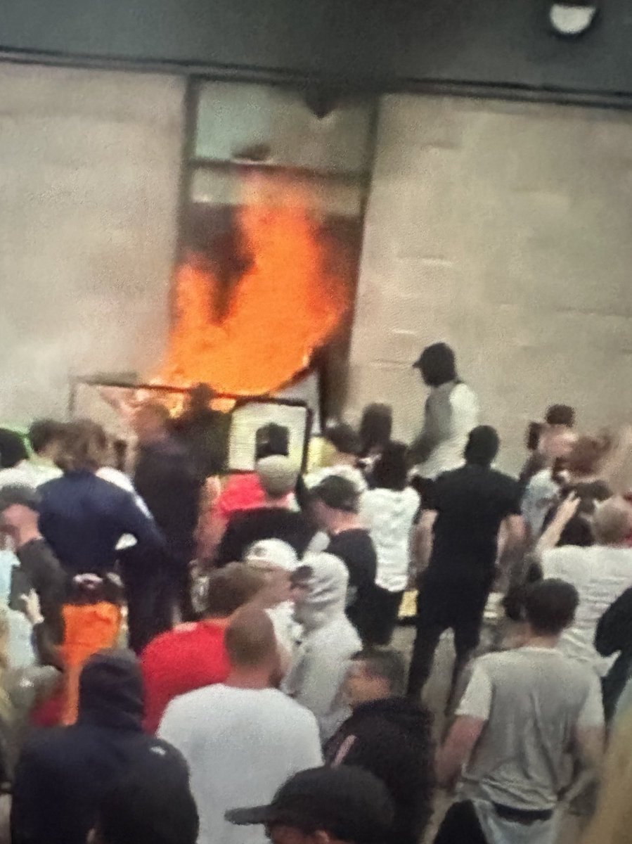 For the love of God, crowds at Rotherham hotel (&amp; some other locations) are NOT protestors. They’re: 

Rioters 

The Far Right 

Vandals 

Thugs 

Gangs 

Arsonists 

Attackers 

Tommy Robinson inspired groups 

Troublemakers 

Armed mobs

Threatening crowds

Potential killers