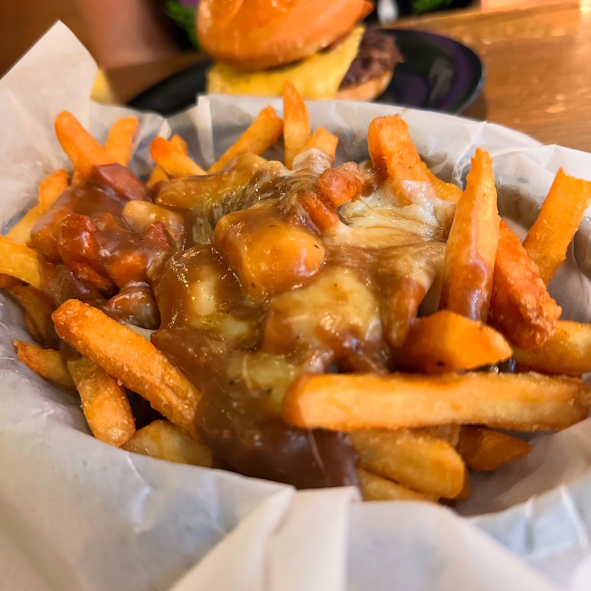 xbaxterx's tweet photo. Zombie Burger + Drink Lab 🧟♂️🍔🥤#goodeats #xfoodfightx #food #foodie #foodphotography #instafood #yummy #delish #zombie #walkingdead #burger #zombieburger #roadxtrip #desmoines #iowa https://t.co/vUHzf8Go53
